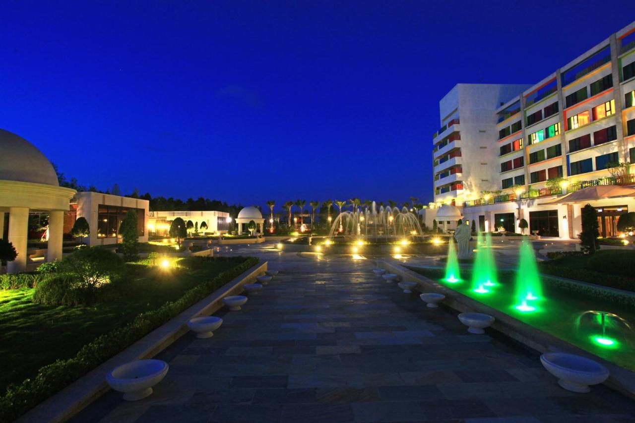 Fullon Hotel Lihpao Resort Houli Exterior photo The resort at night