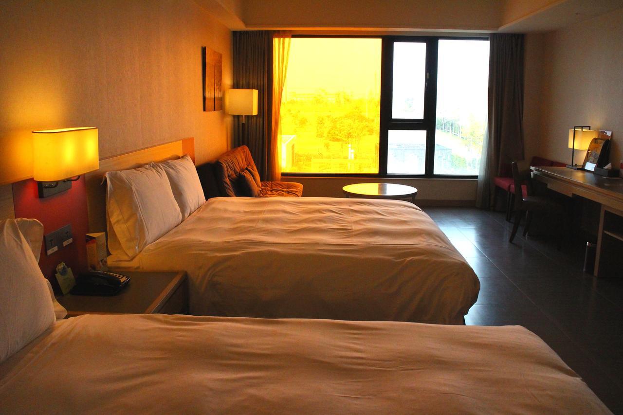 Fullon Hotel Lihpao Resort Houli Exterior photo A room at the hotel